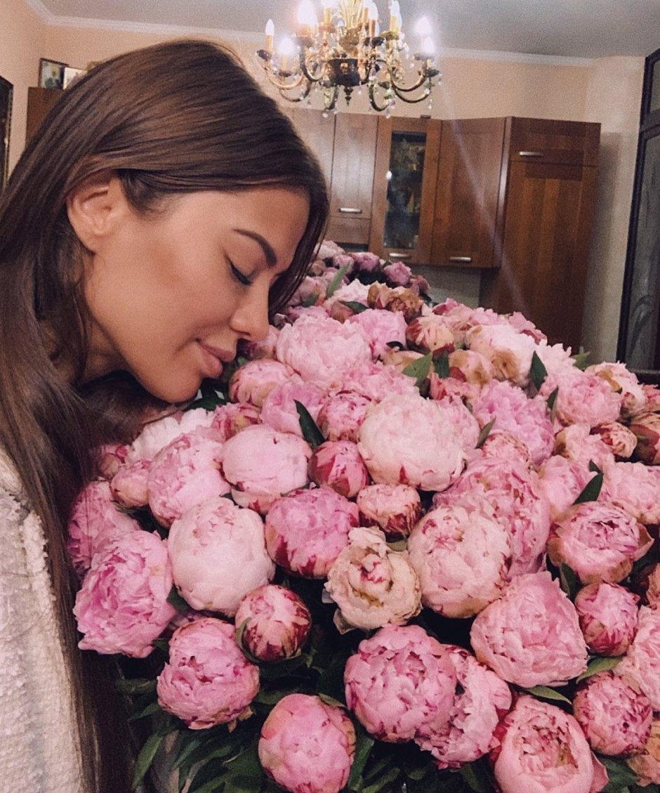 Виктория Боня с цветами