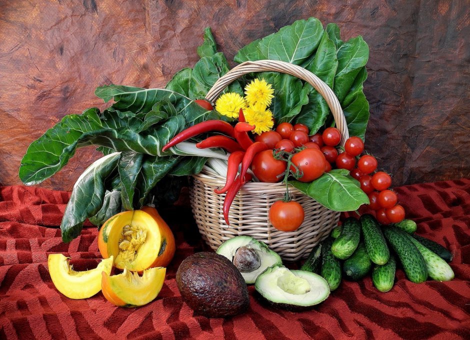 Корзинка с овощами и фруктами