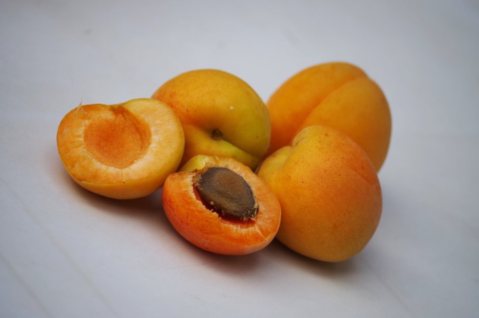Маленький оранжевый фрукт
