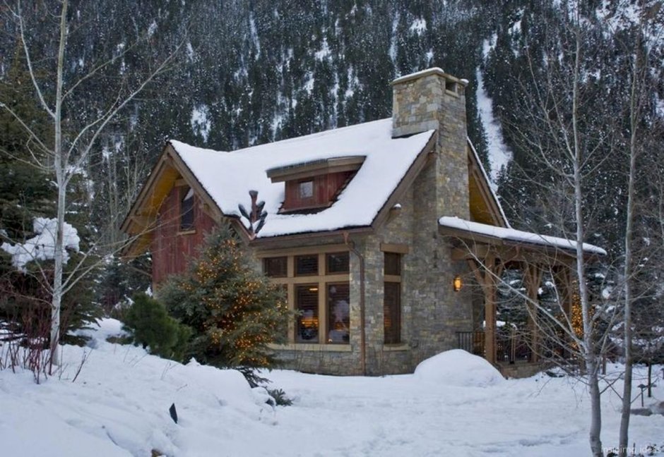 Маленький зимний дом