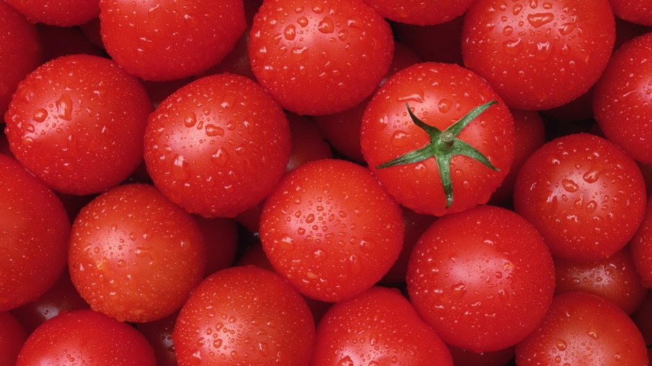 Сочные красные помидоры