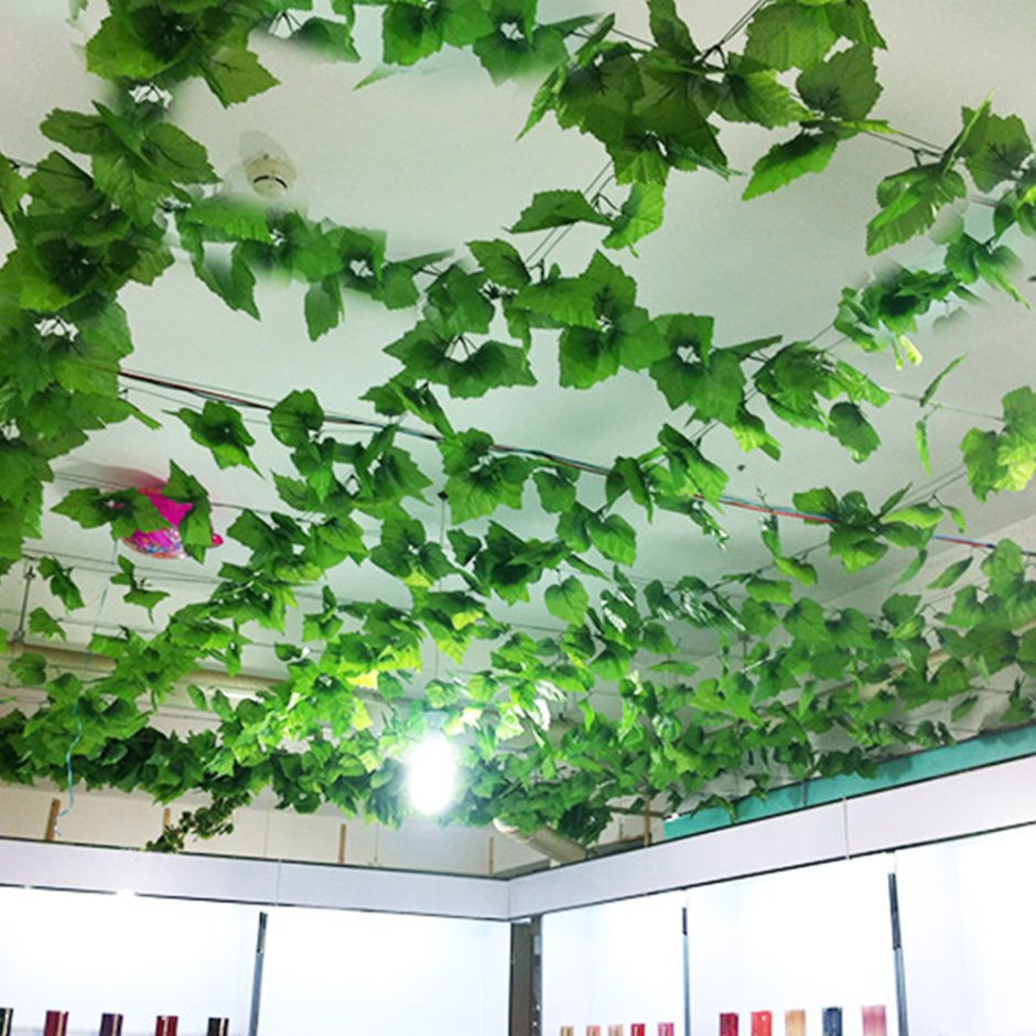 Потолок из искусственных растений